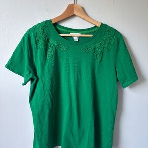 Liz Claiborne green cotton tee with appliqué